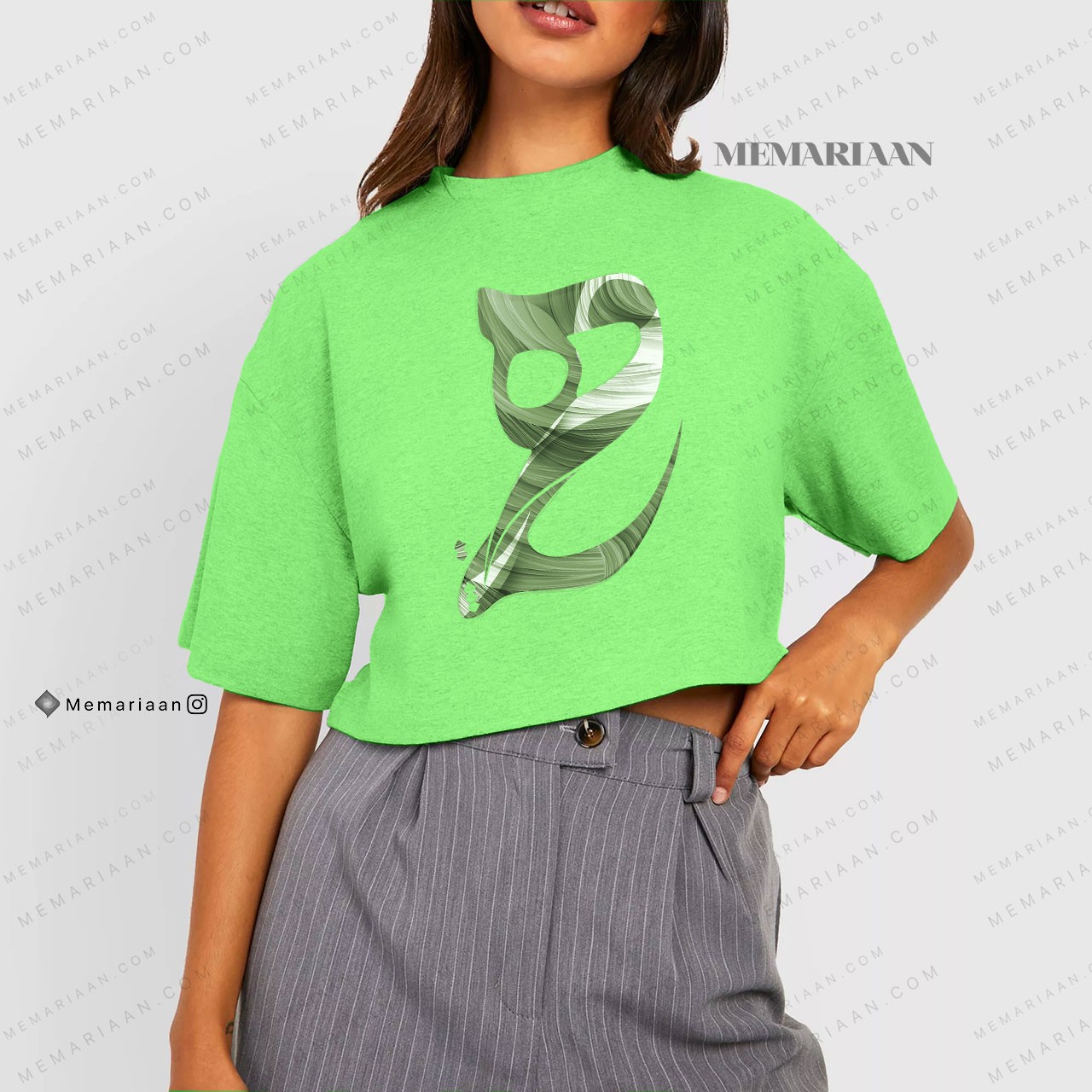 کراپ تیشرت زنانه طرح خوشنویسی فارسی هیچ ۱۴۰۱ سبز